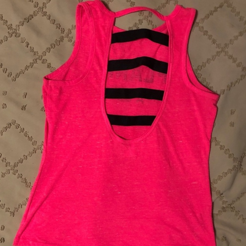 Victoria sport size medium sleeveless shirt